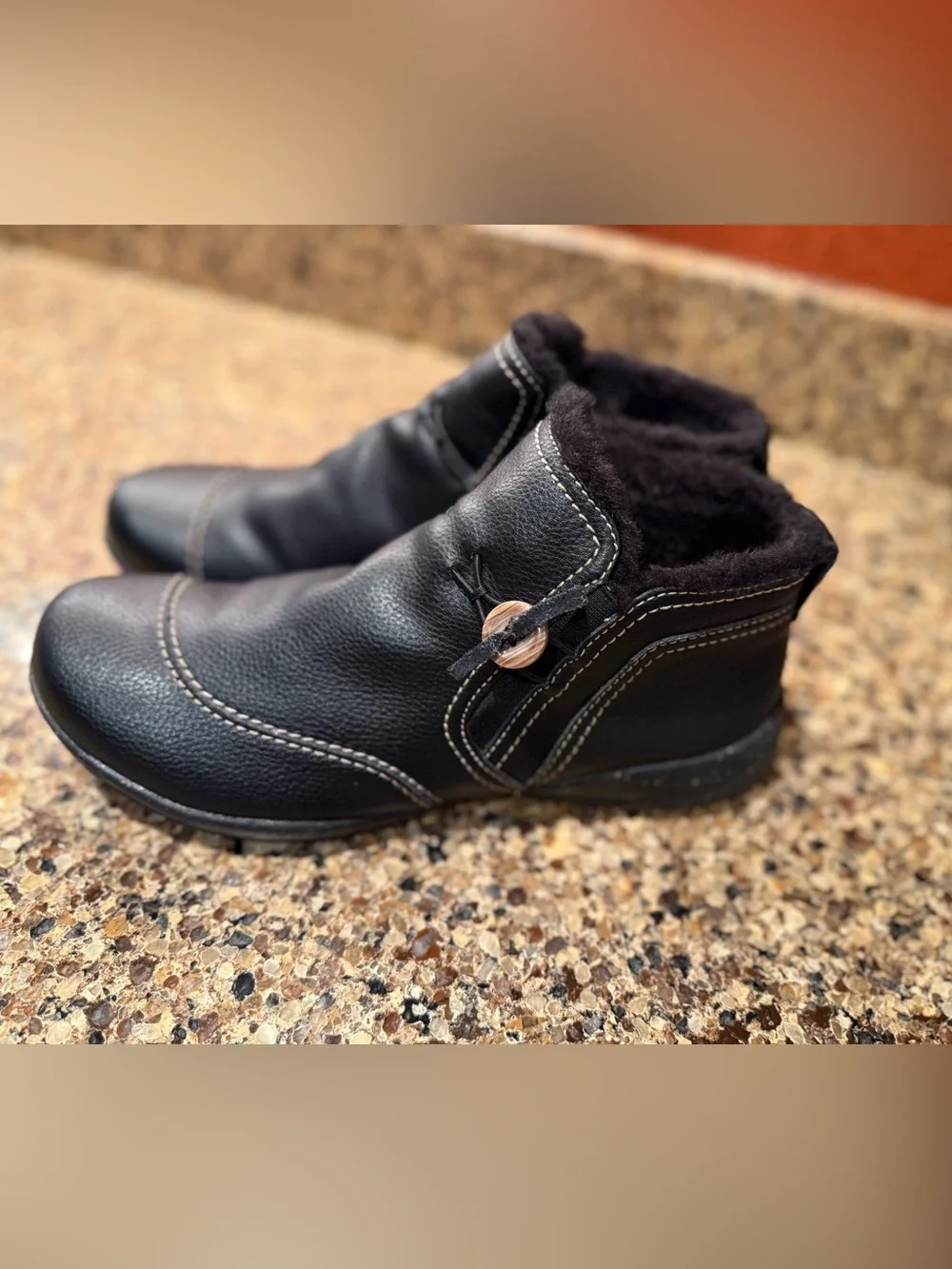 Clarks Black Faux Fur Lined Ankle Boots Womens Size 7.5